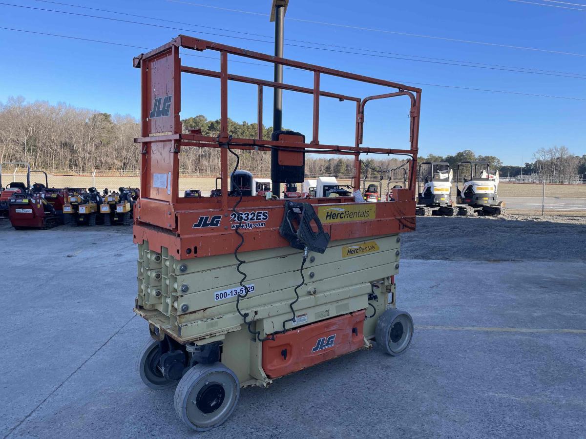 2017 JLG 2632ES
