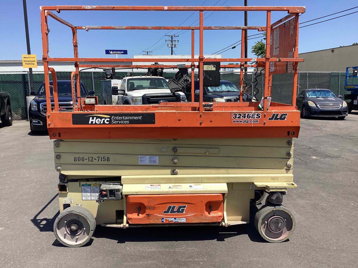 2016 JLG 3246ES