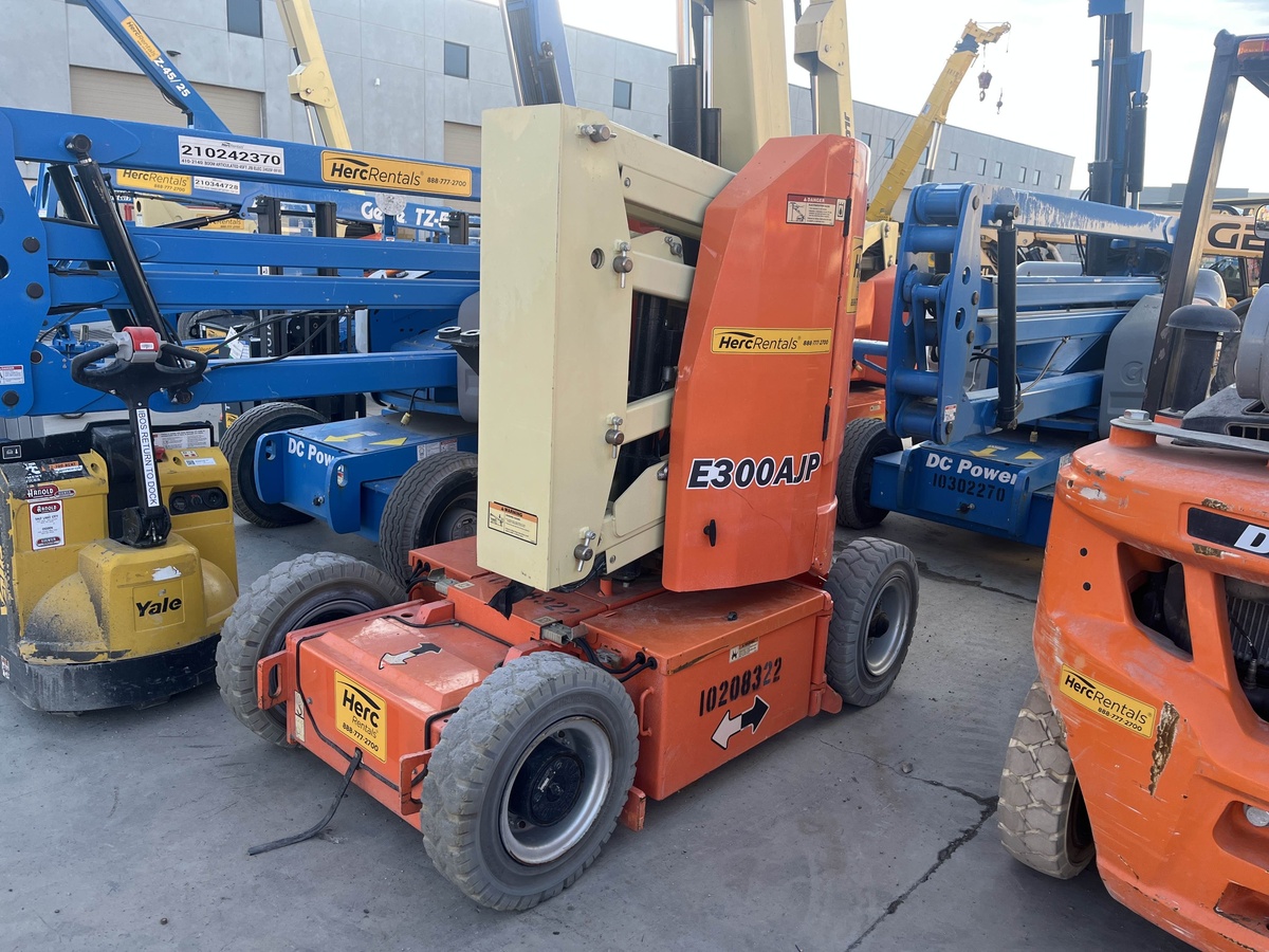 2017 JLG E300AJP
