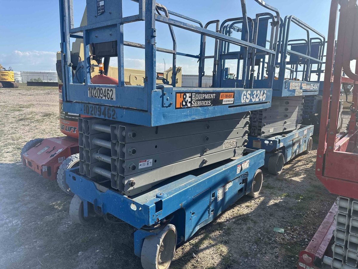 2017 Genie GS-3246-5