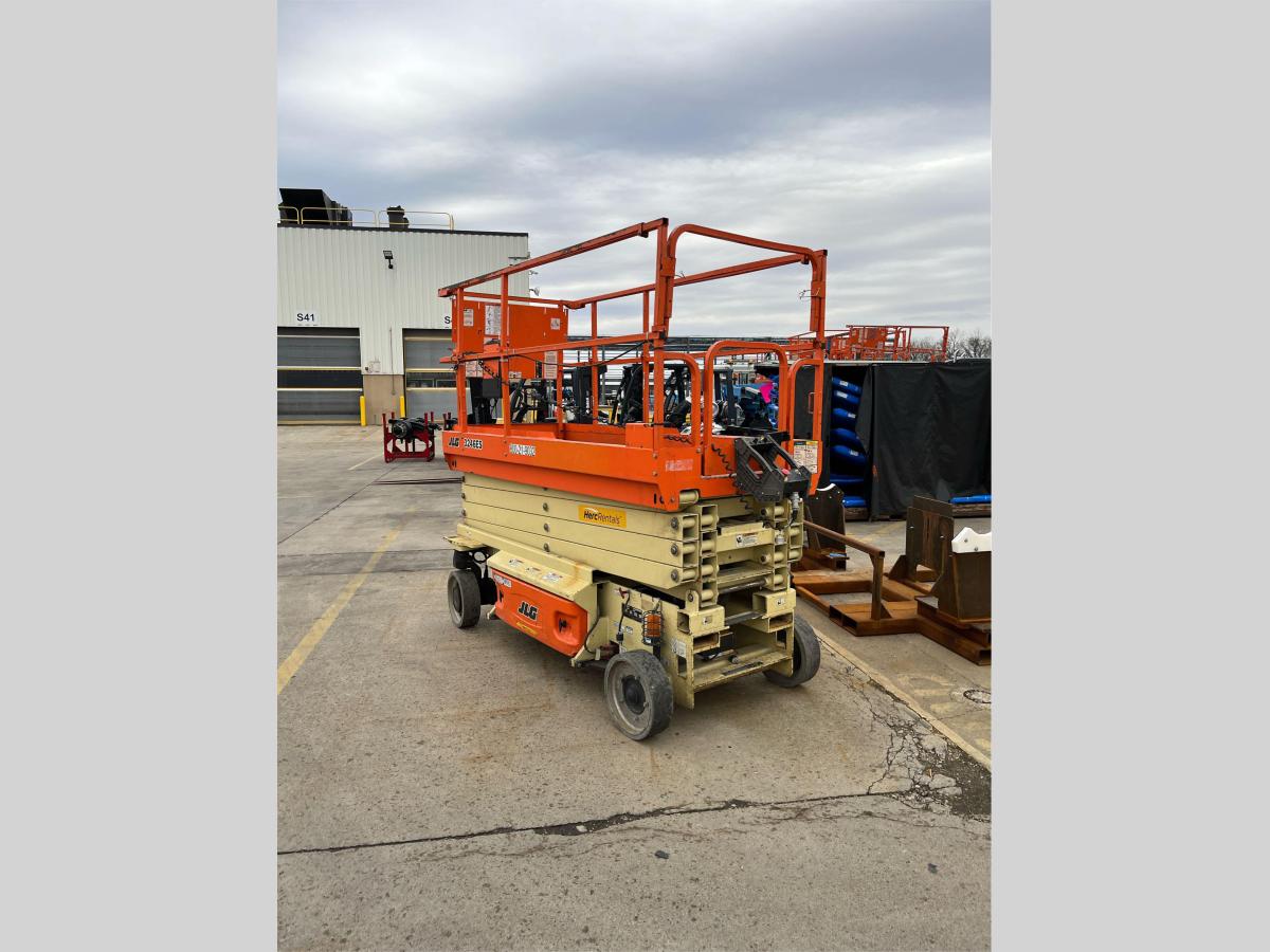 2018 JLG 3246ES