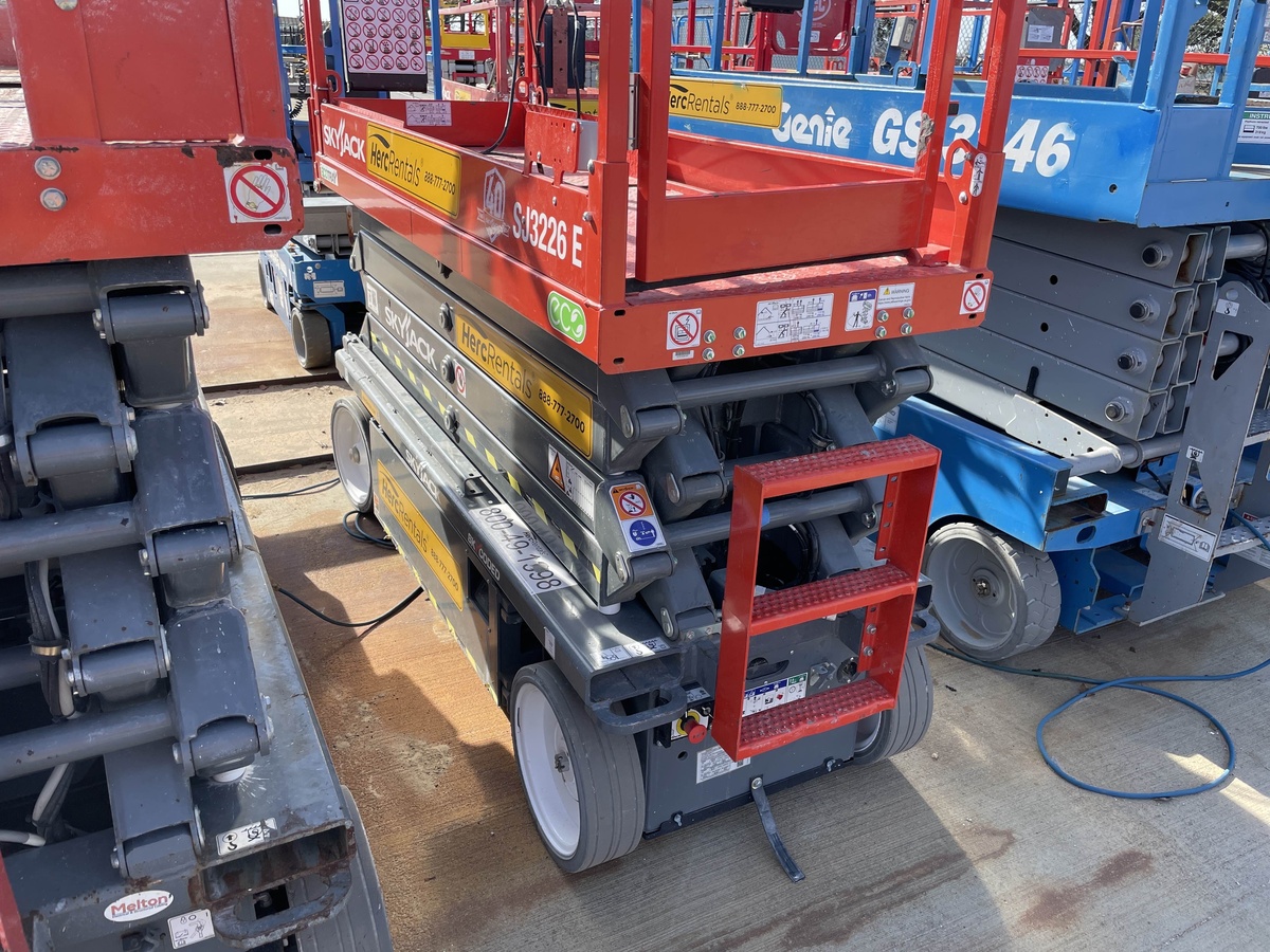 2018 JLG 2632ES