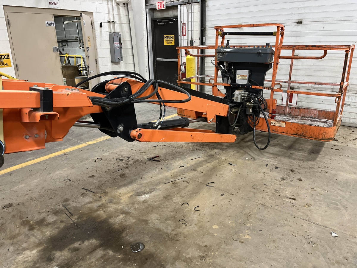2018 JLG 660SJ-11