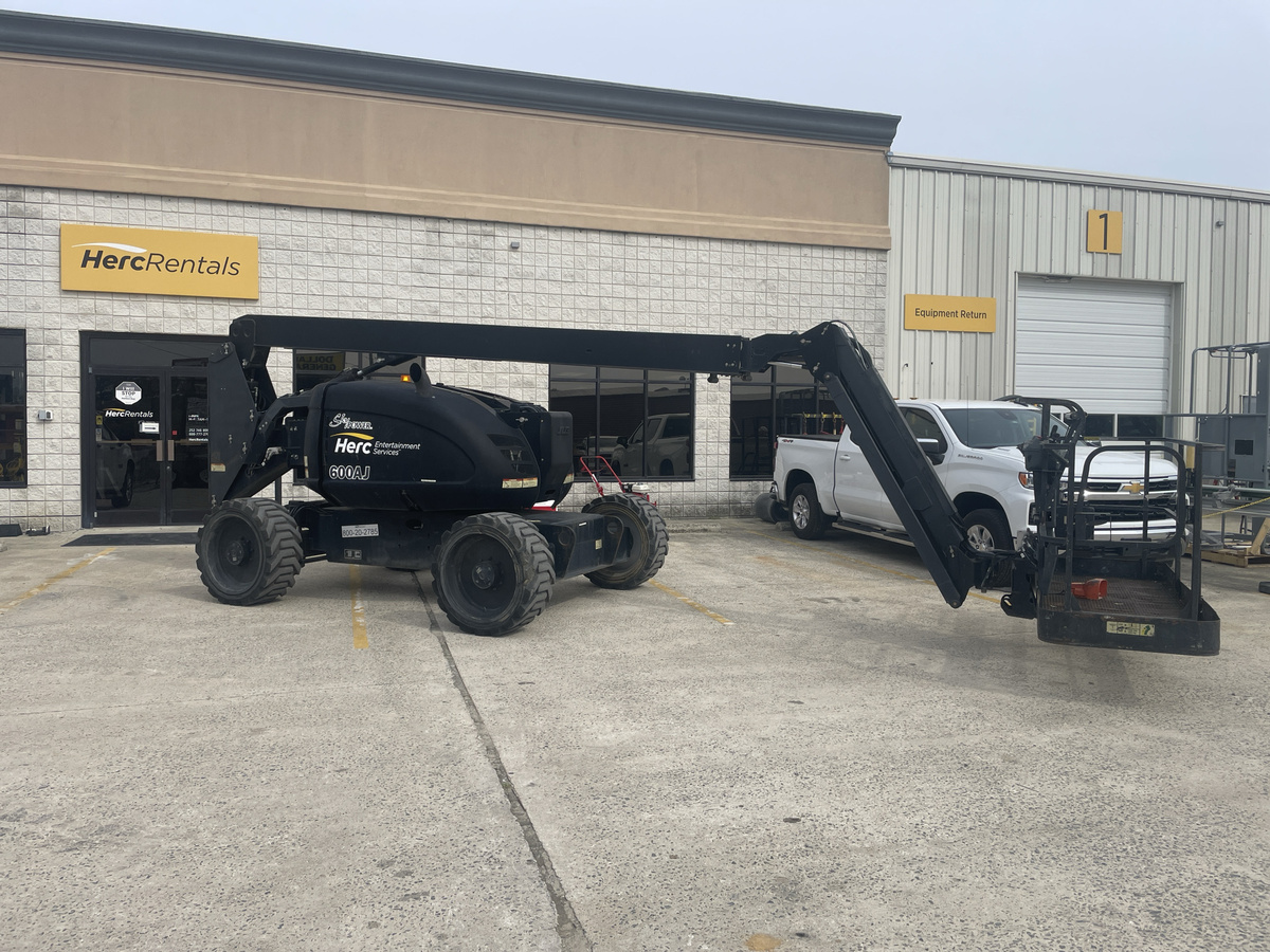 2018 JLG 600AJ