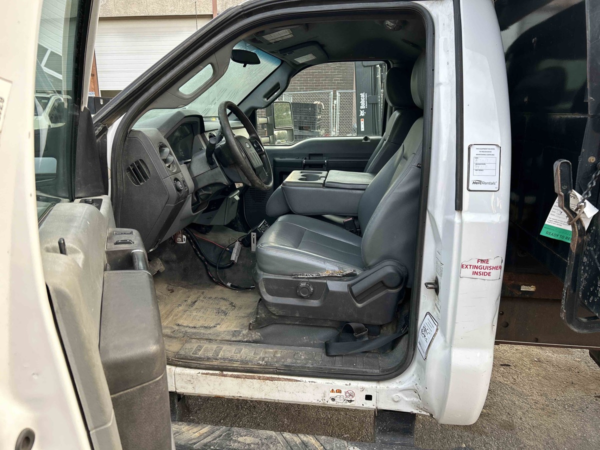 2016 Ford F550-9