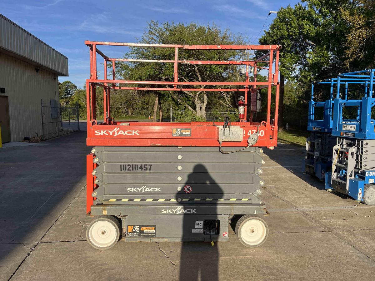 2017 Skyjack SJ4740