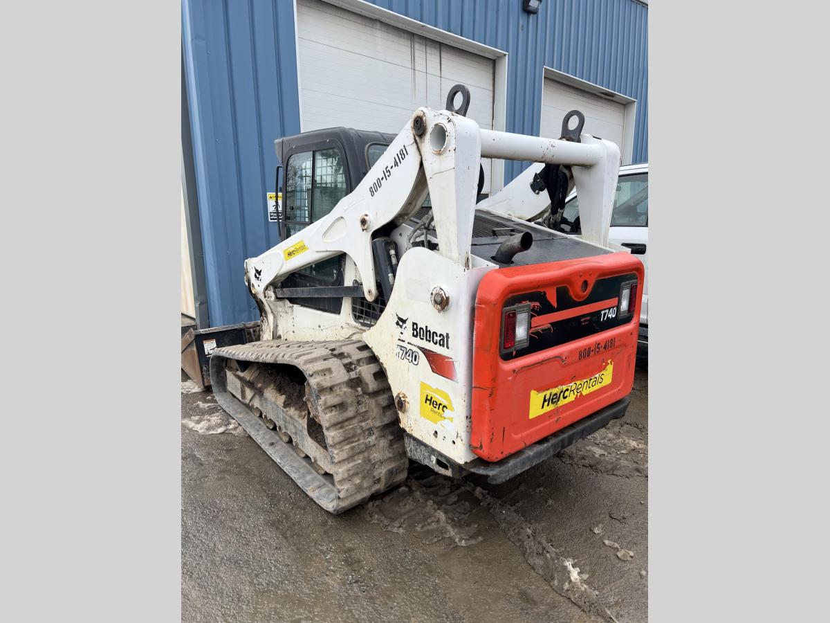 2017 Bobcat T740