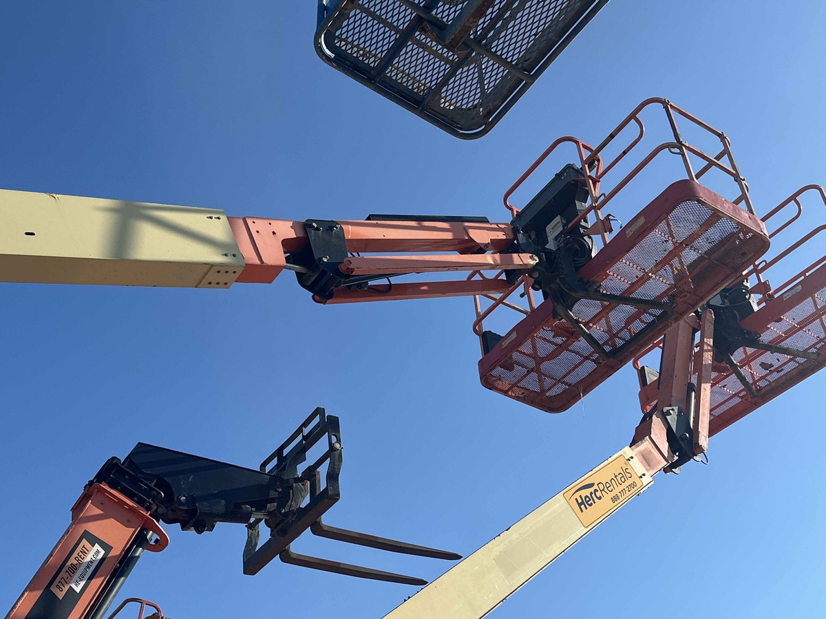 2016 JLG 800AJ-3