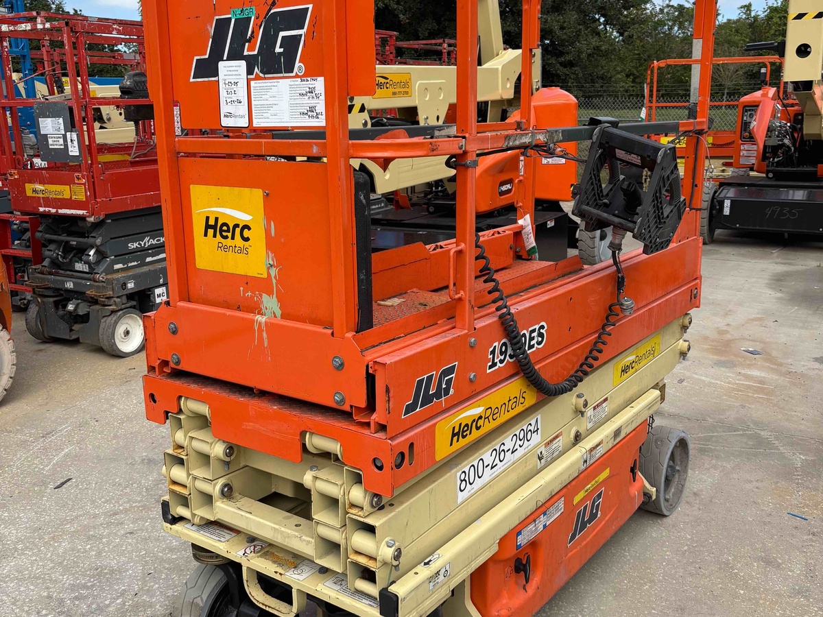 2019 JLG 1930ES