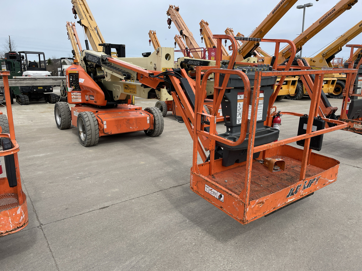 2015 JLG E450AJ-2