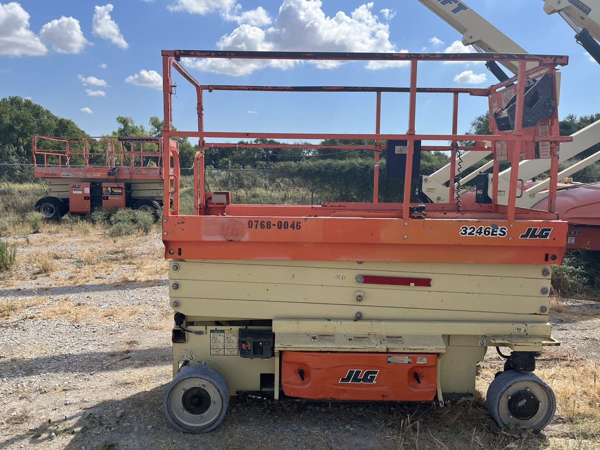 2018 JLG 3246ES-16