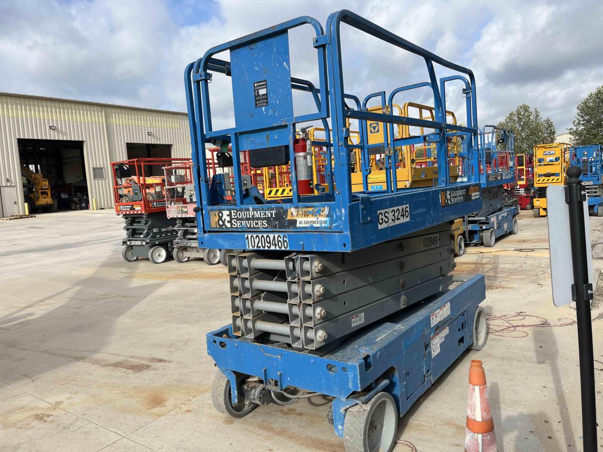 2017 Genie GS-3246-8
