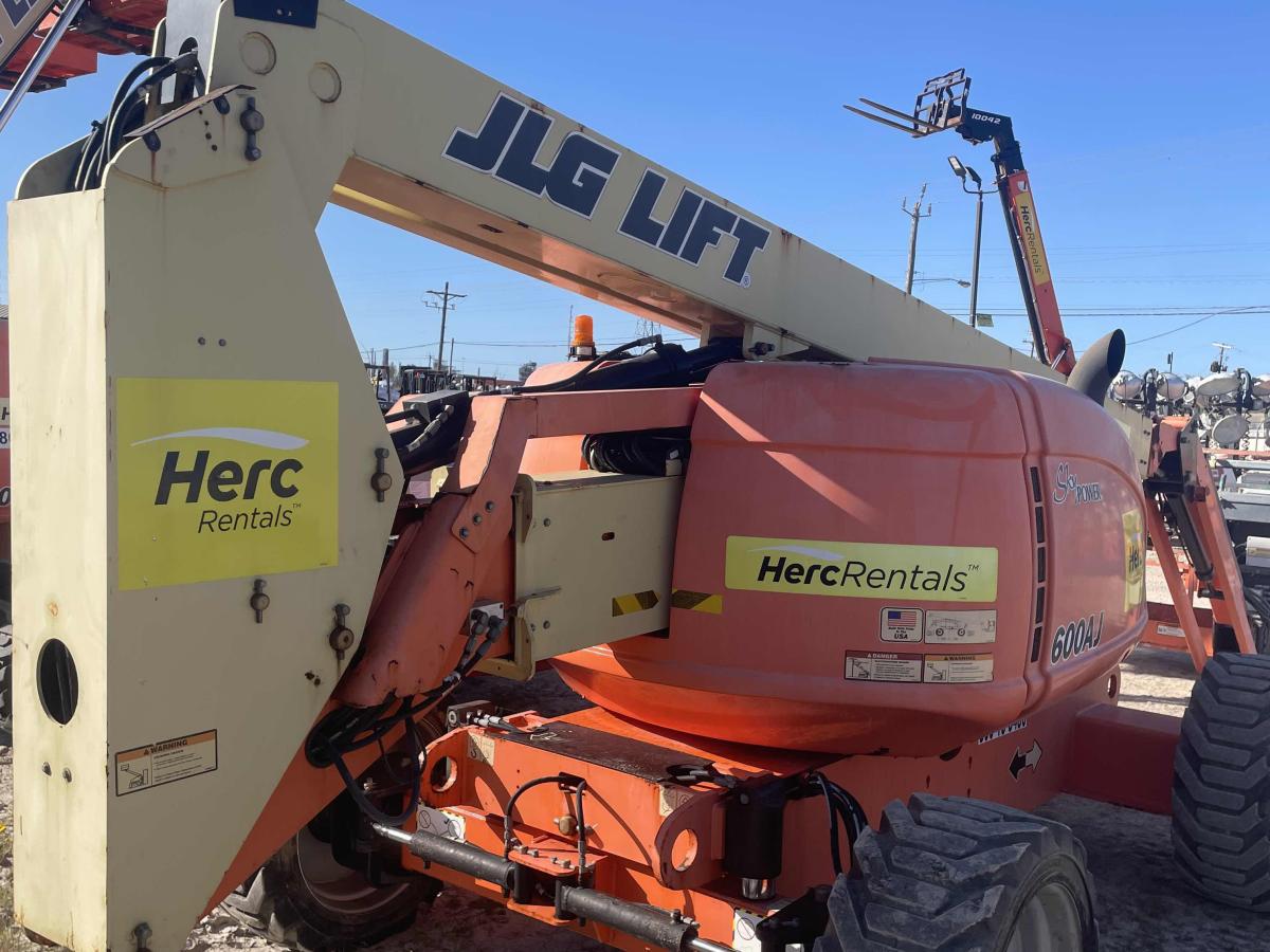 2017 JLG 600AJ