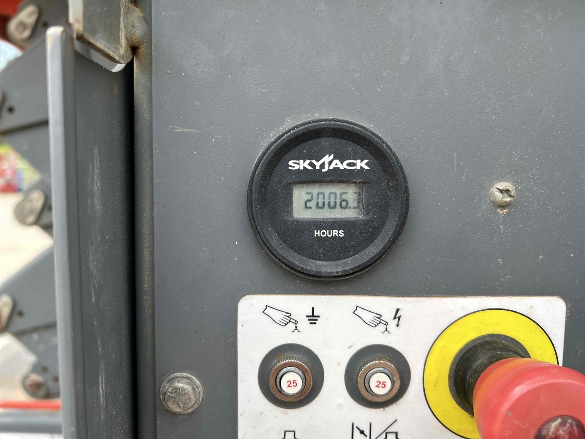 2017 Skyjack SJ-6832RT-7