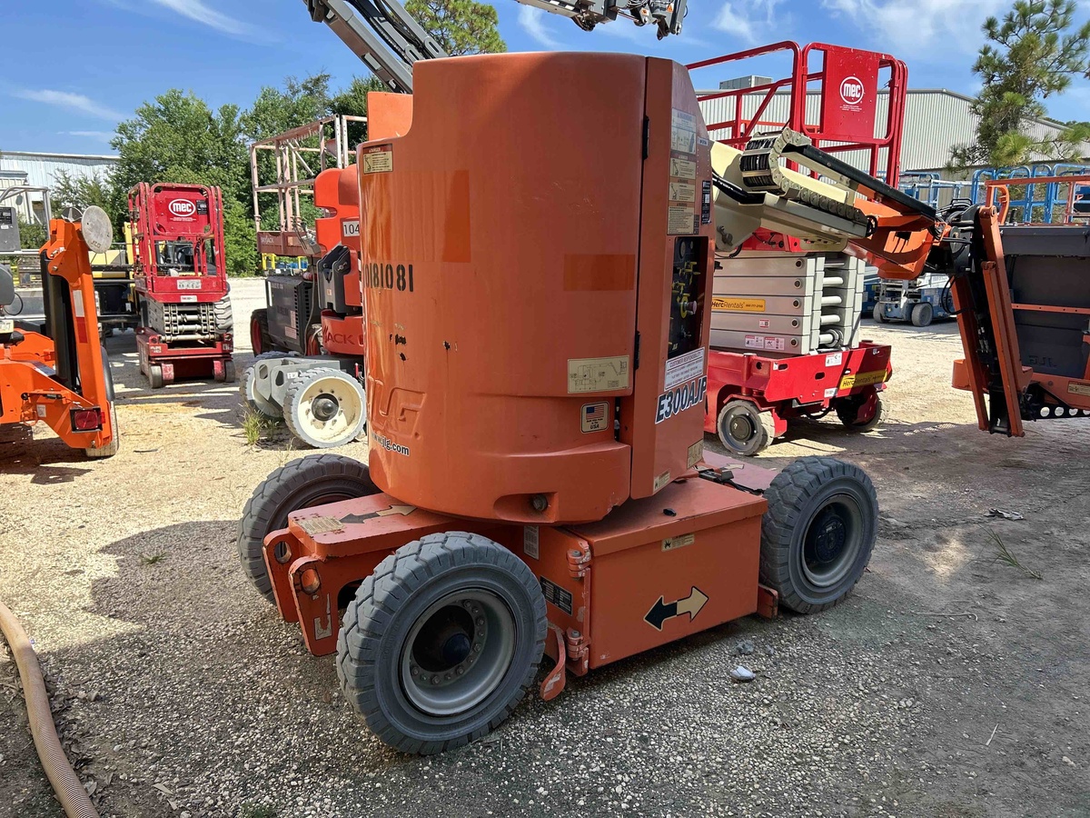 2016 JLG E300AJP
