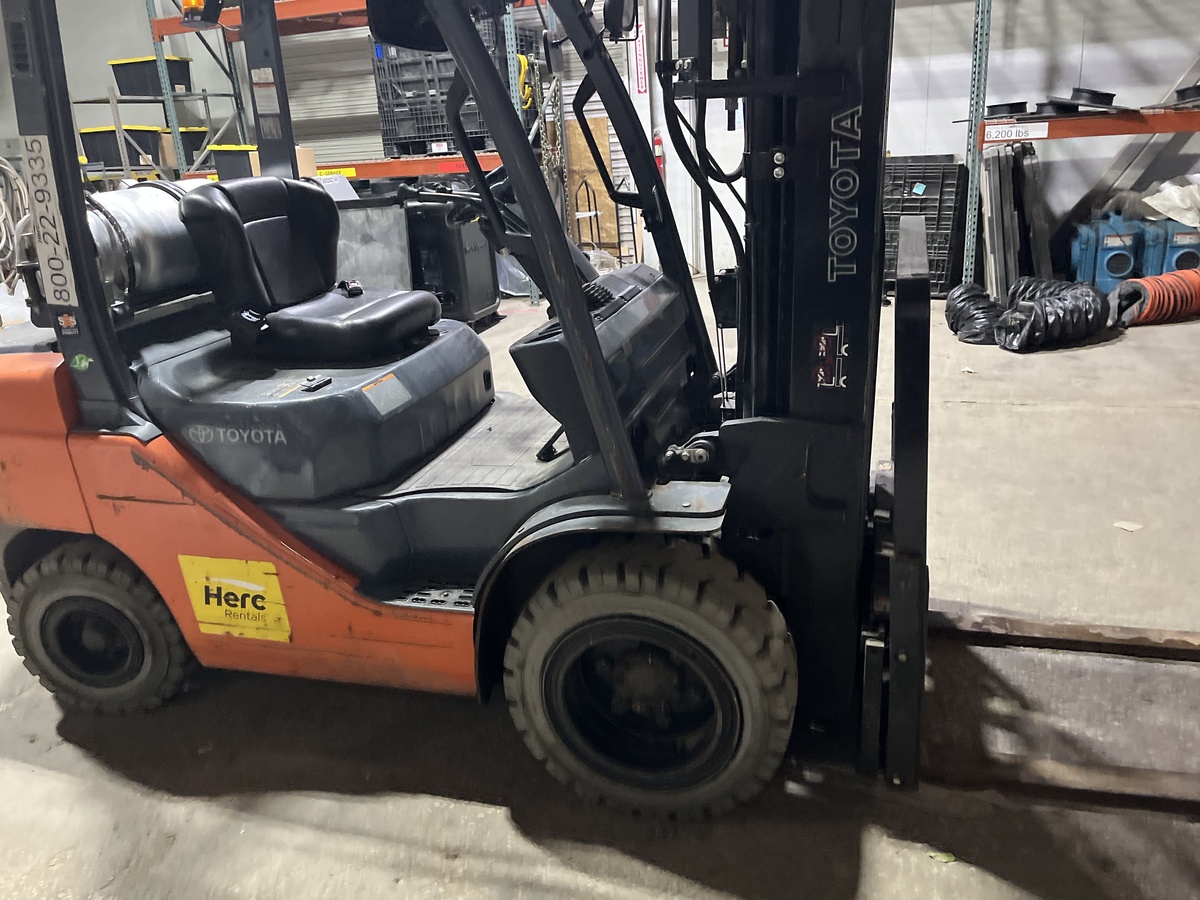 2017 Toyota 8FGU30-11