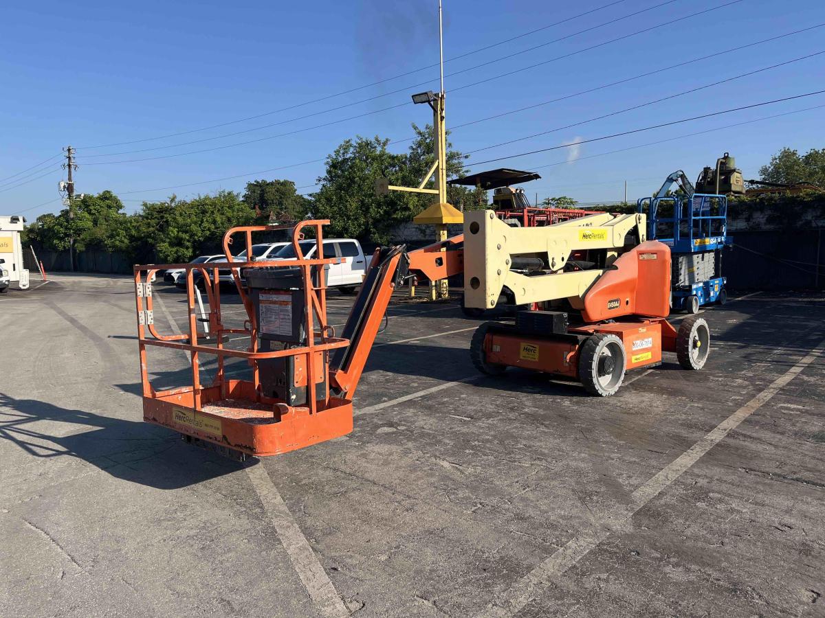 2015 JLG E450AJ