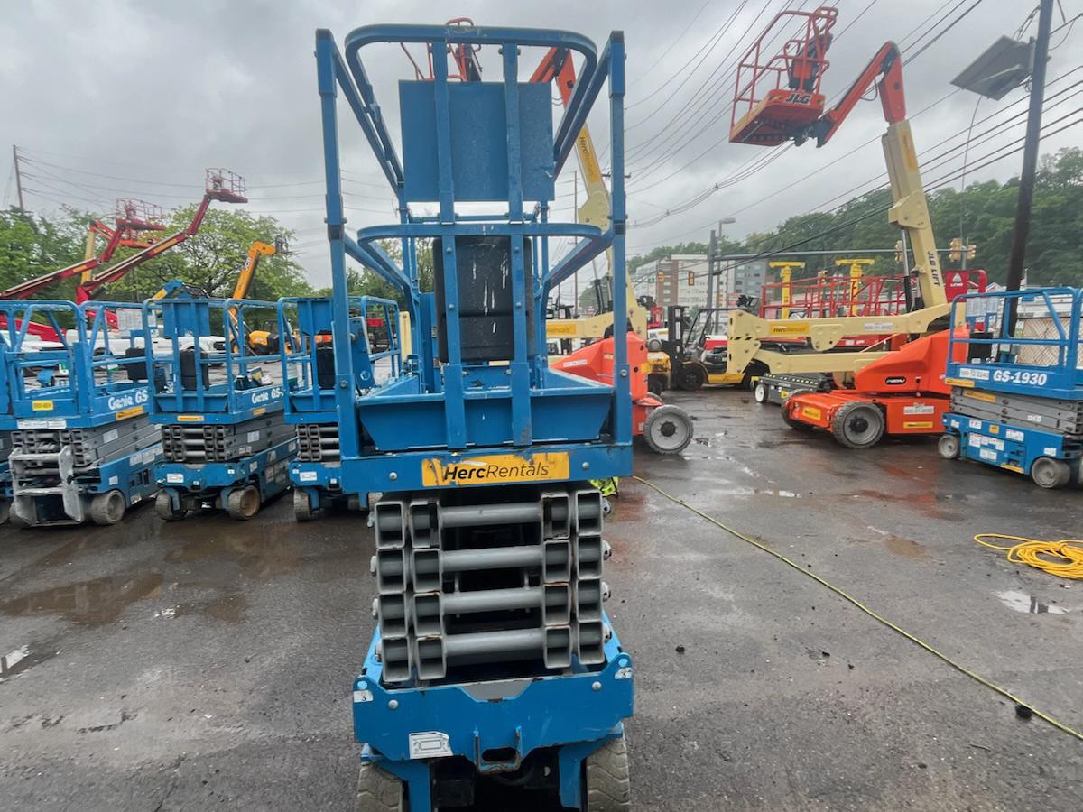 2017 Genie GS-3232