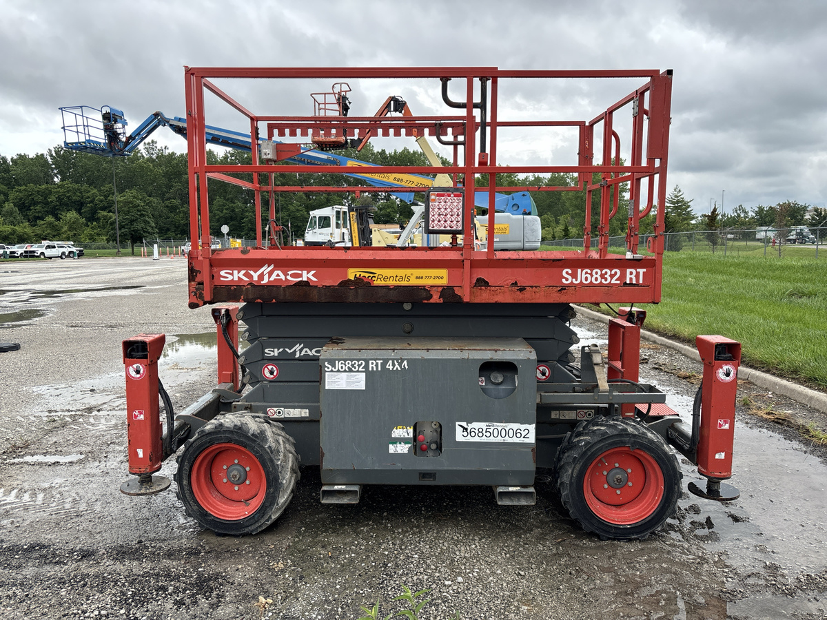 2018 Skyjack SJ-6832RT-6
