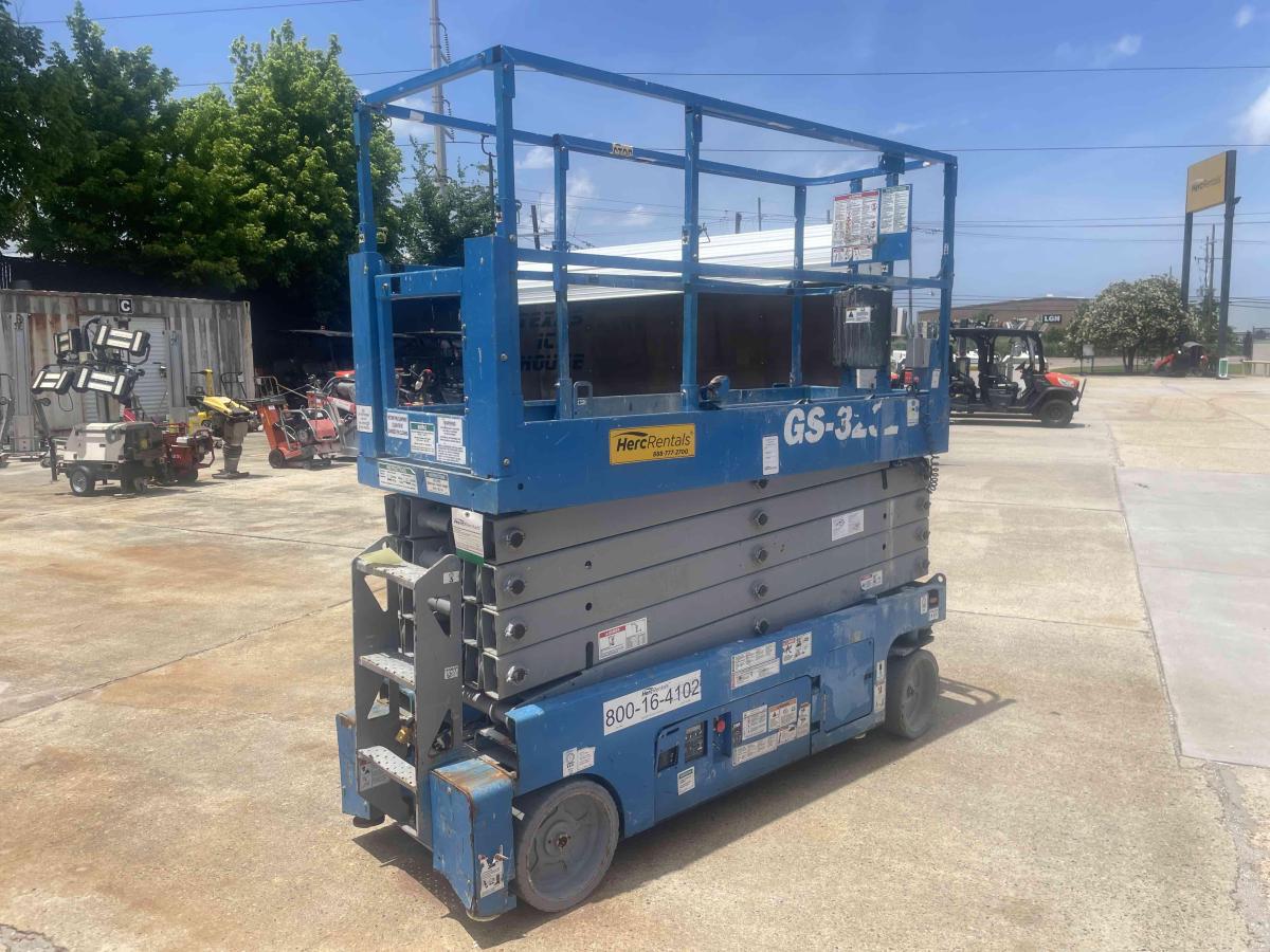 2017 Genie GS-3232