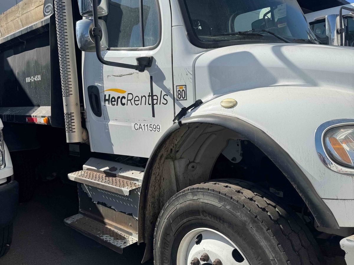 2017 Freightliner M2106-14