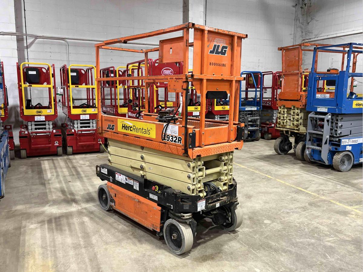 2017 JLG 1932R