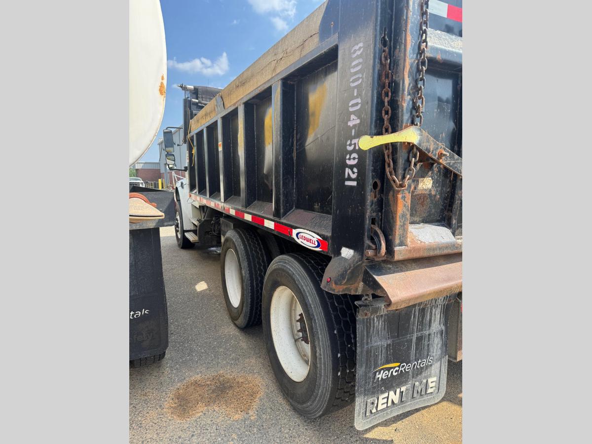 2015 Freightliner M2106-5