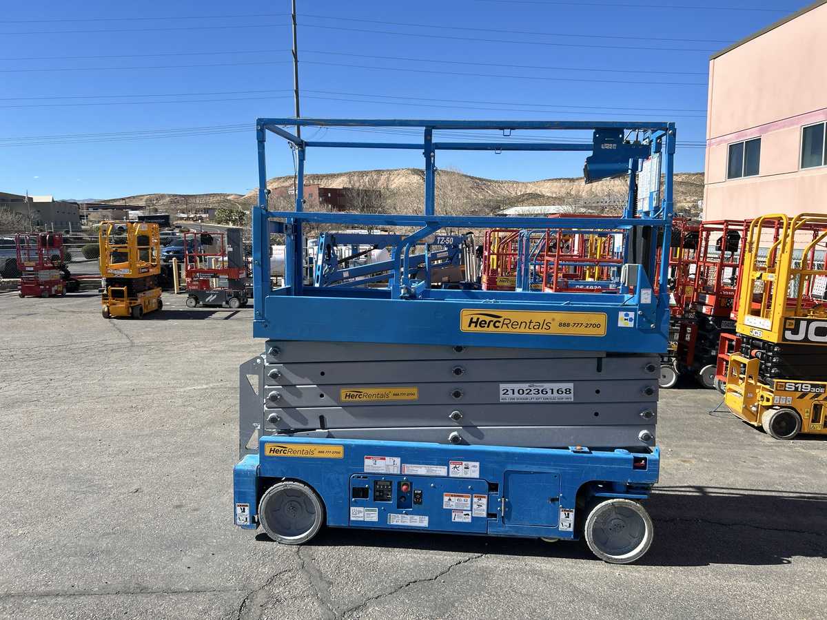 2018 Genie GS-3232