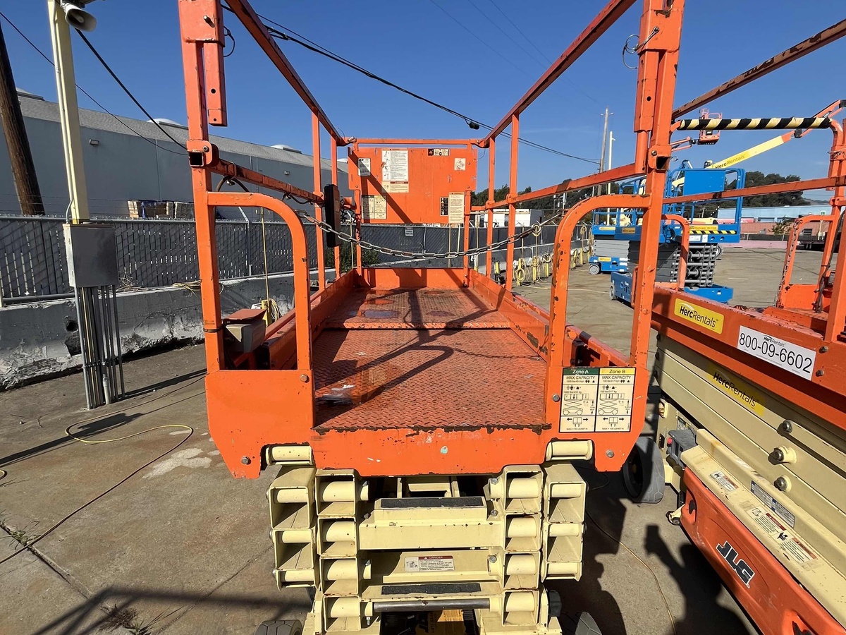 2018 JLG 3246ES-4