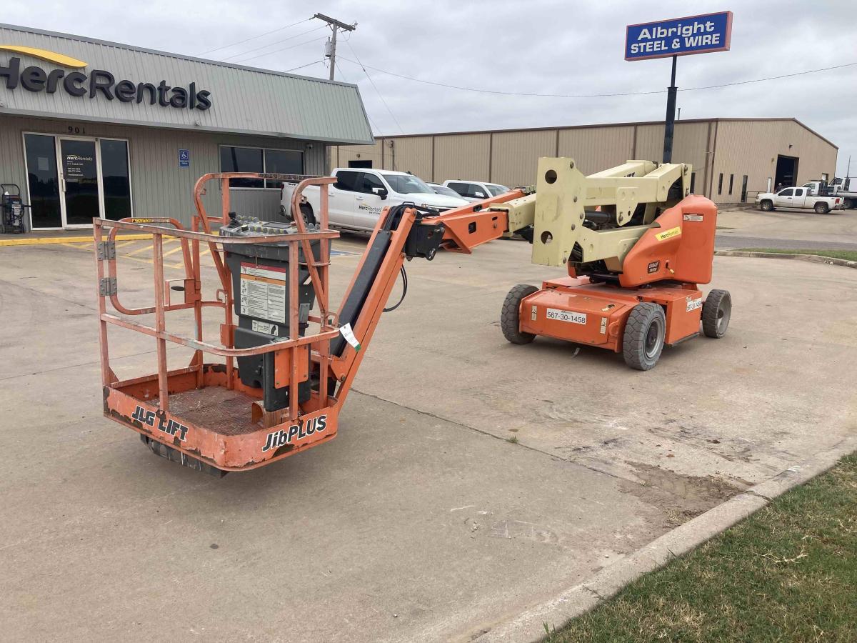 2016 JLG E400AJPN
