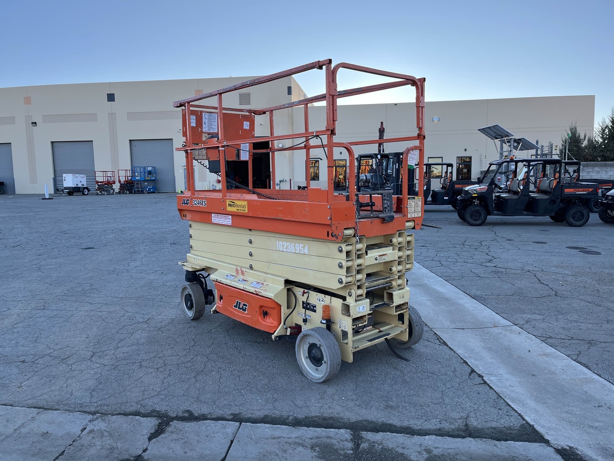 2018 JLG 3246ES-3