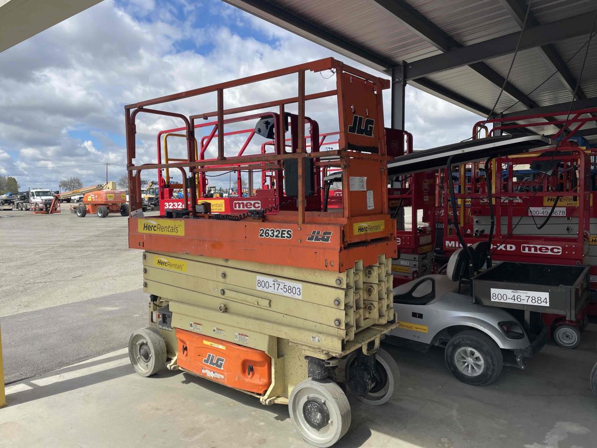 2017 JLG 2632ES