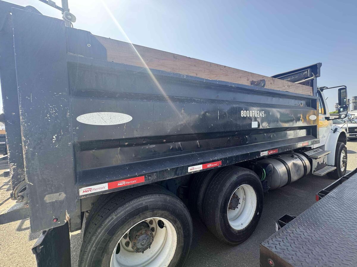 2016 Freightliner M2106-3