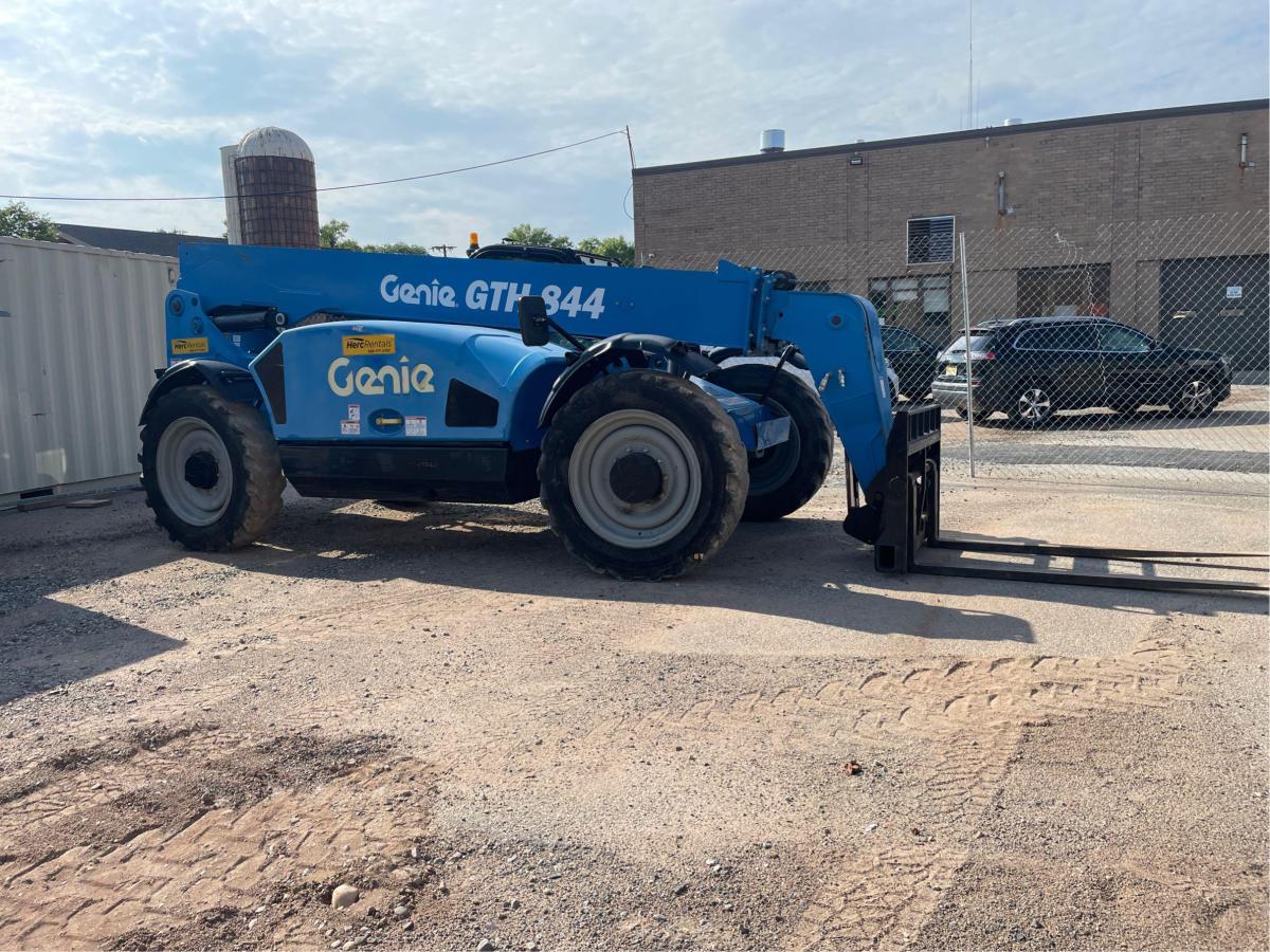 2017 Genie GTH 844