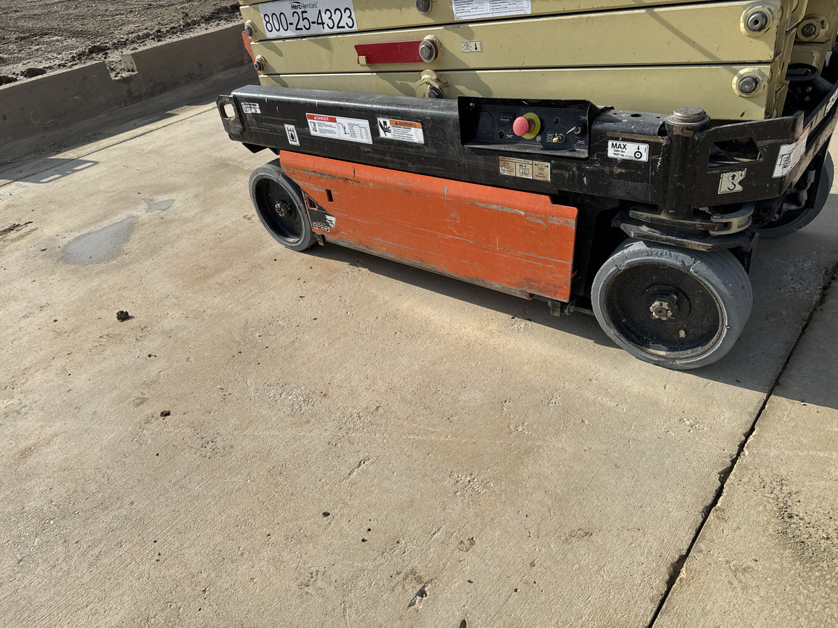 2019 JLG 1932R-9