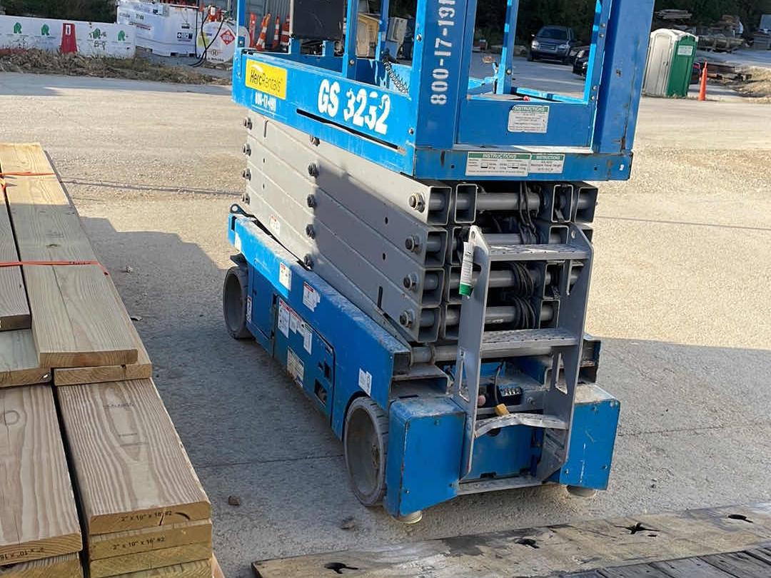 2017 Genie GS-3232