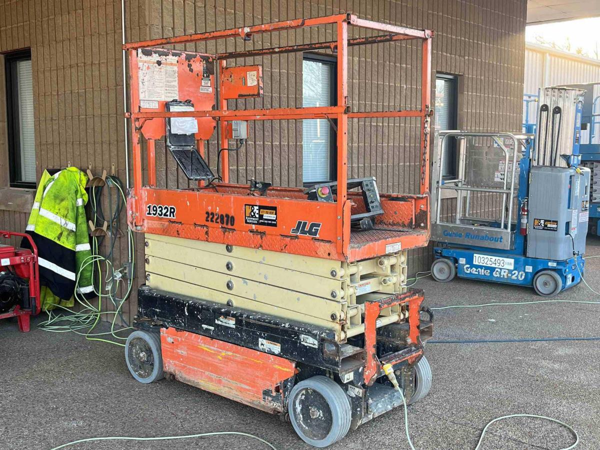 2017 JLG 1932R