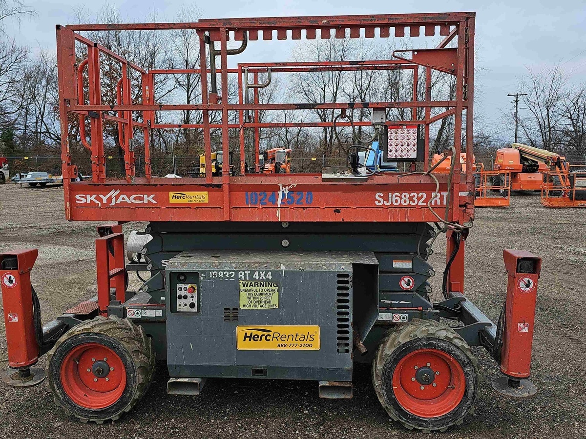 2018 Skyjack SJ-6832RT-3