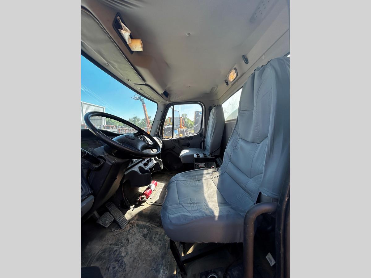 2018 Freightliner M2106-7