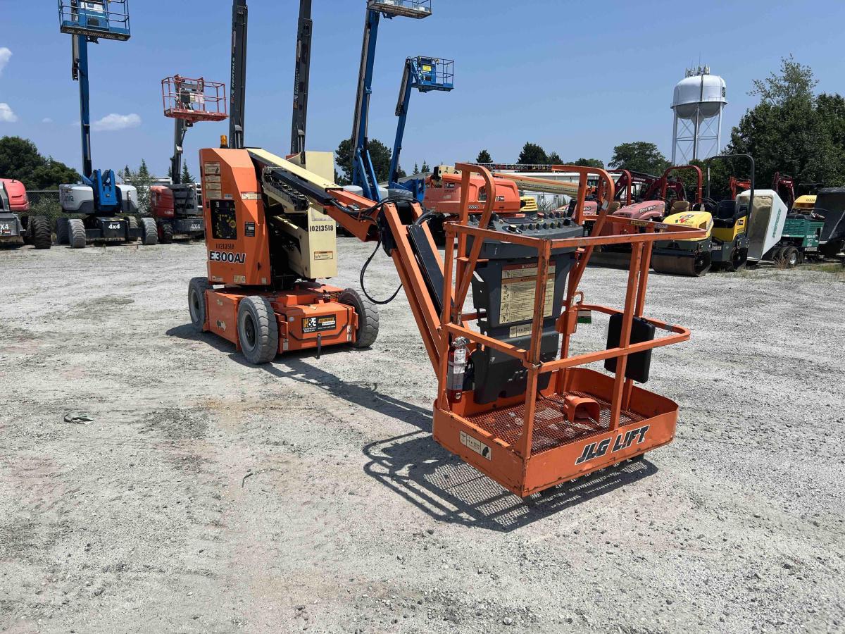 2017 JLG E300AJ-2