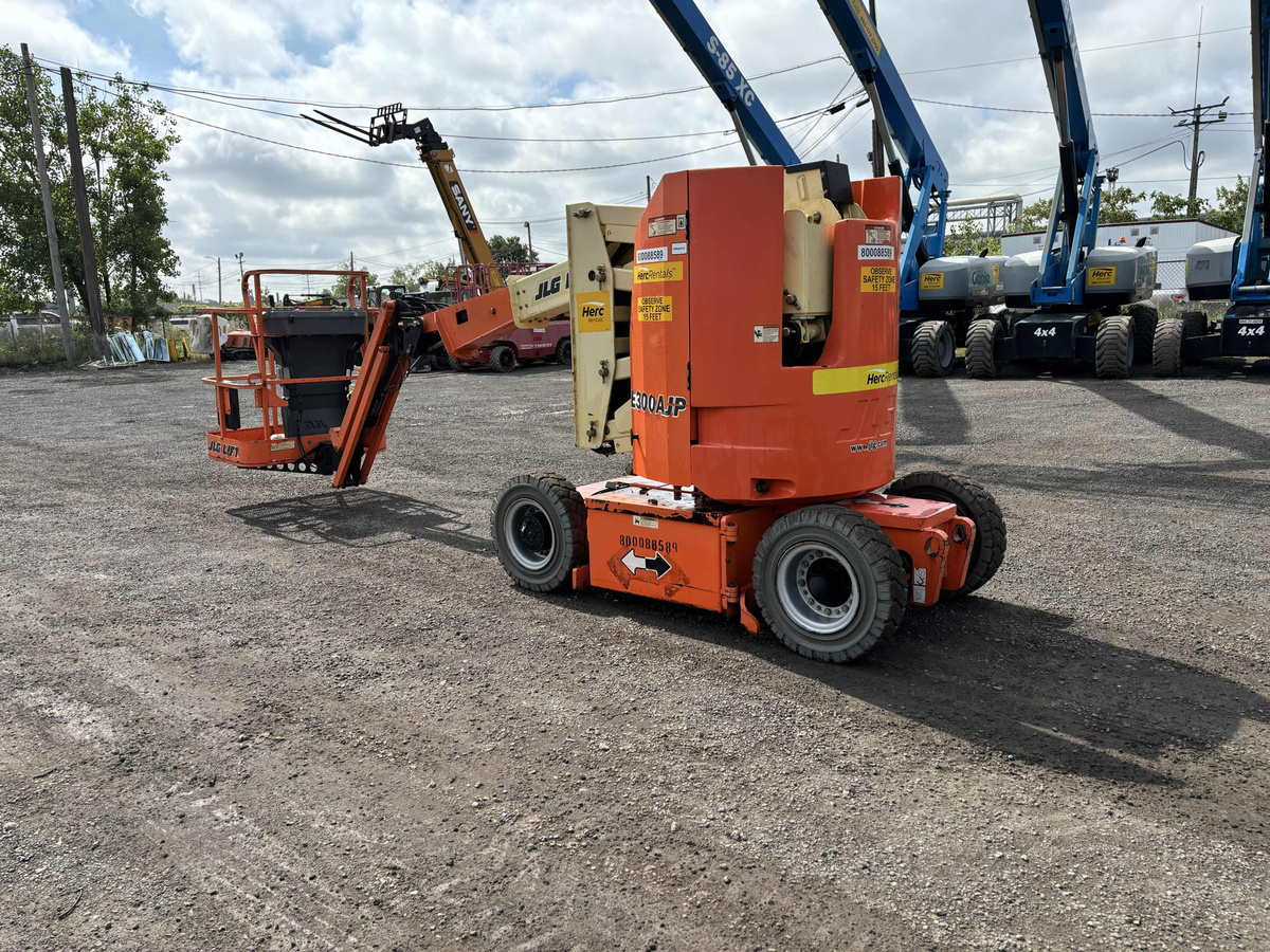 2016 JLG E300AJP