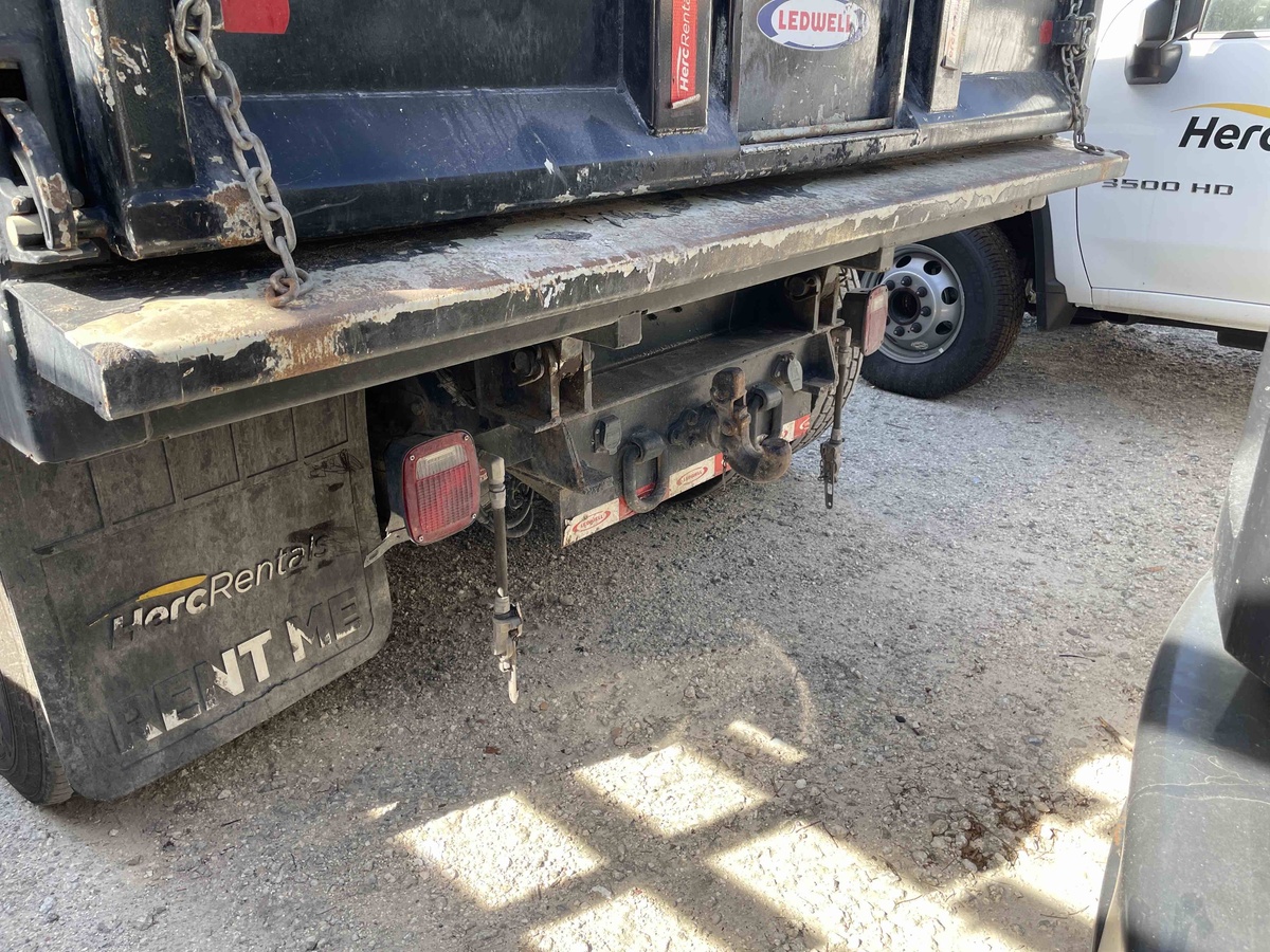 2016 Freightliner M2106-8