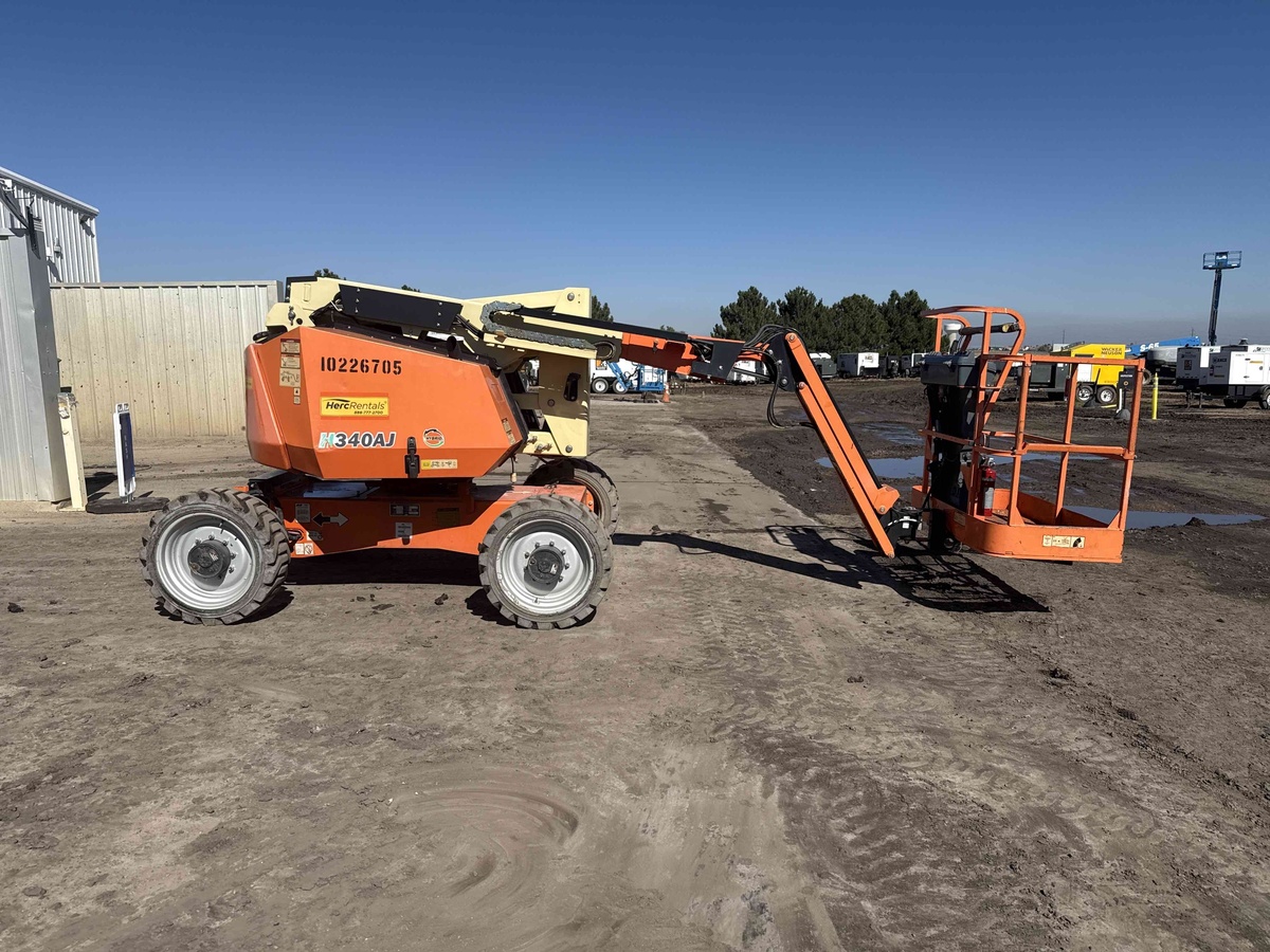2017 JLG H340AJ