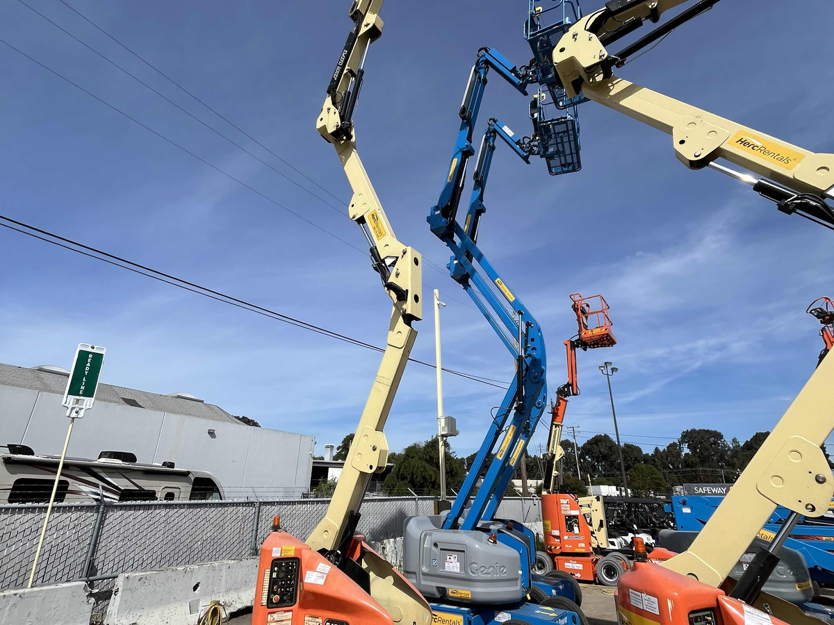 2017 JLG E450AJ-3
