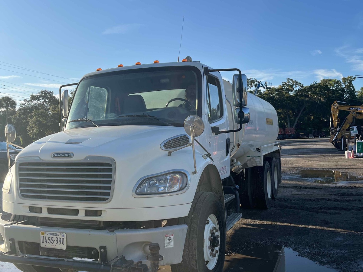 2019 Freightliner M2106-1