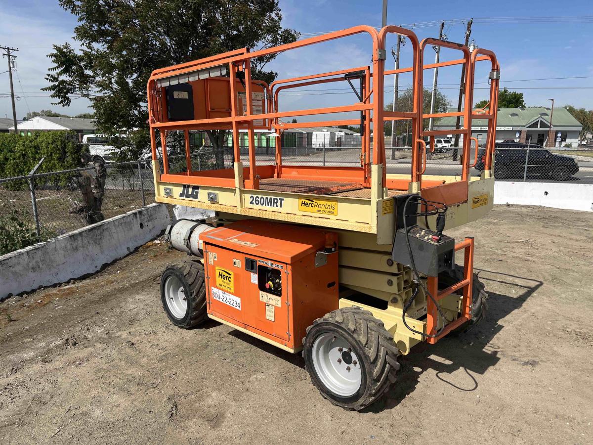 2018 JLG 260MRT-4