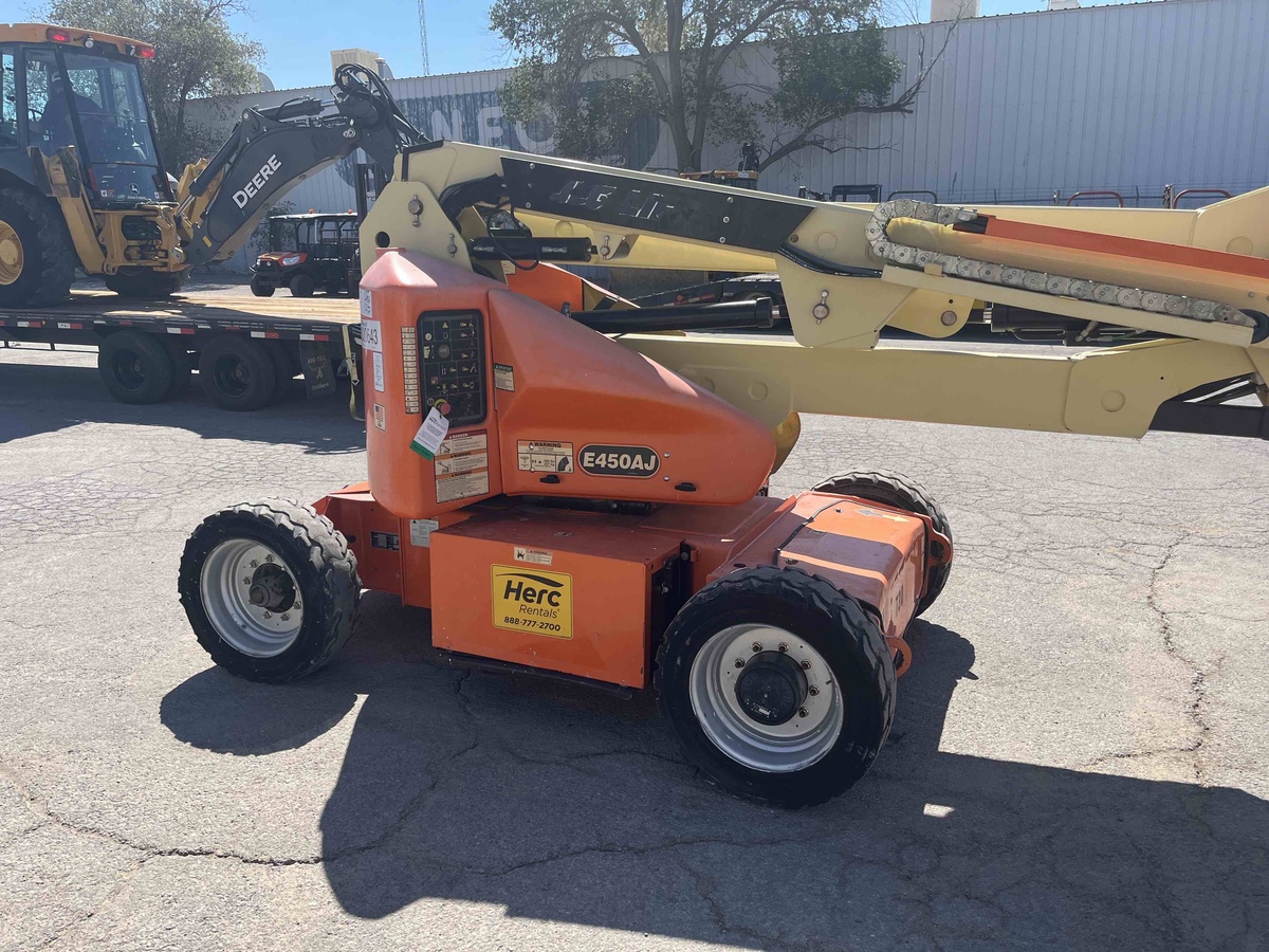2016 JLG E450AJ-14