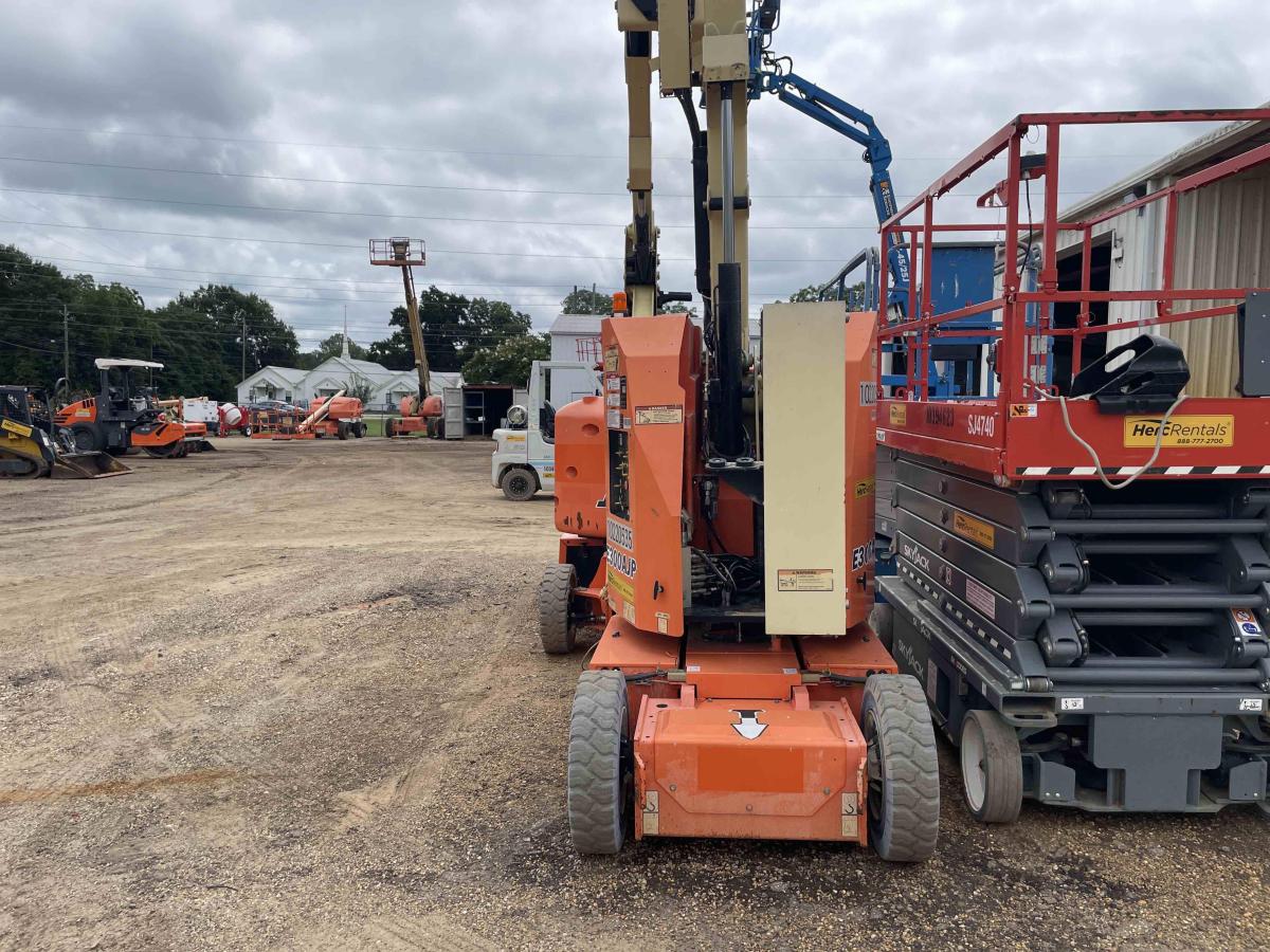 2017 JLG E300AJP-5
