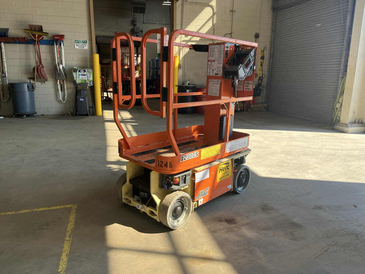 2017 JLG 1230ES-4