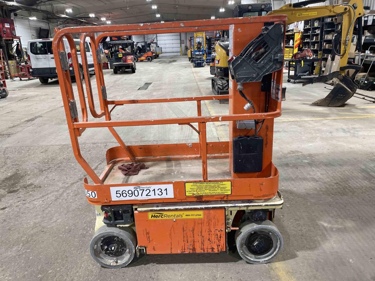 2015 JLG 1230ES